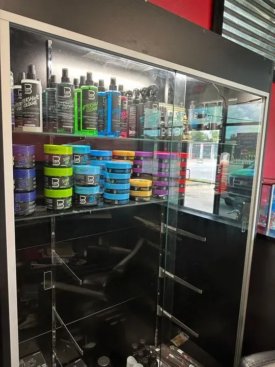 https://cdn.salonspotlight.com/photos/eZStEoDJxk3QiOMvemiU/4444825d-c61b-4f68-b844-fd2a99b7f6ea_720x720