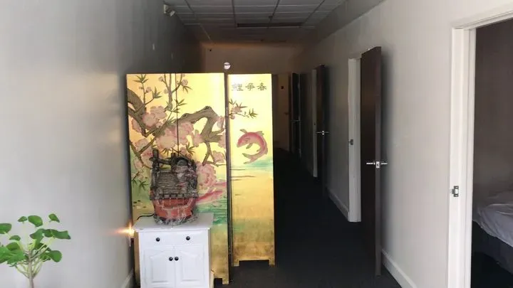 https://cdn.salonspotlight.com/photos/eZUjG3BfkHYUYkC3UYQH/a404bd23-3b1d-4dfc-aa54-0f026ed54159_720x720