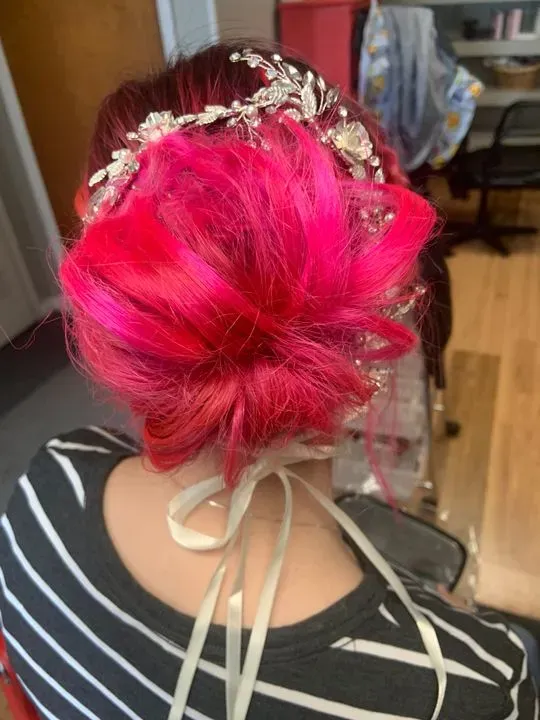 https://cdn.salonspotlight.com/photos/ea5MMLLNKi79tMjuieKg/a2d77eec-e1dc-43c0-8fd2-18560f29c11d_720x720
