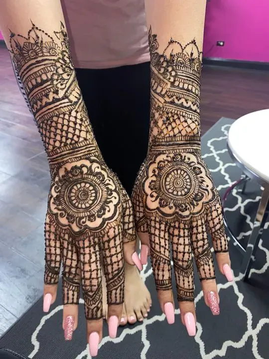 https://cdn.salonspotlight.com/photos/eapQEdBh3hll06P5lLsa/b4f5cea1-0455-48d1-978c-9dba277301c3_720x720