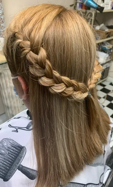 https://cdn.salonspotlight.com/photos/eatxF3CzYlteozEUmDM8/9642b15c-541d-42c2-aeaa-0ad43418ec86_720x720