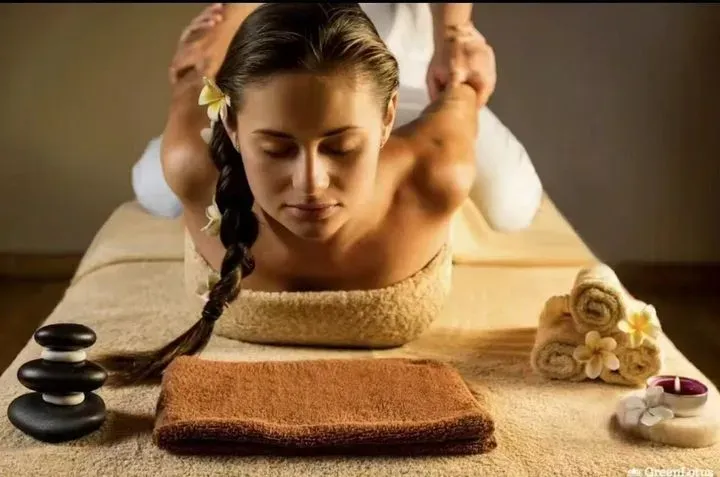 https://cdn.salonspotlight.com/photos/eb1TpR1Bgao7X8aSbSgM/d522807c-bc0f-4832-9755-7505a6bf90f2_720x720