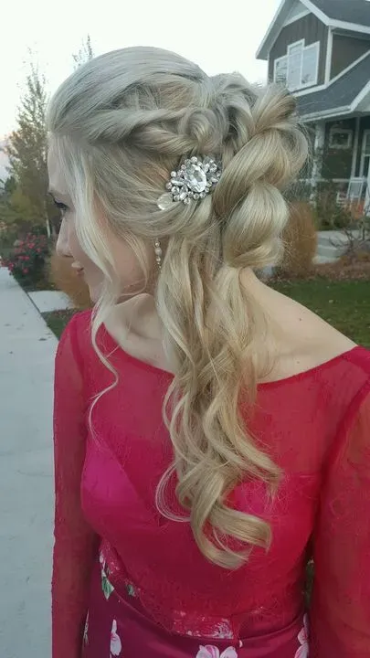 https://cdn.salonspotlight.com/photos/ebDg0SHRt2wBNq0ad8xb/bd8efca1-f787-4c0d-8672-09dd3e857fb8_720x720