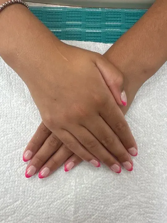 https://cdn.salonspotlight.com/photos/ecME5Xb4sSu8NRZlbdCF/aeaf51fe-37d2-4d47-96d8-5de660c7c10d_720x720