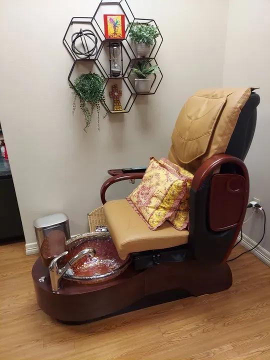 https://cdn.salonspotlight.com/photos/ectLiRdAYU78OxDimwuI/f5821fd2-46a3-4aca-9762-08be2094cc69_720x720