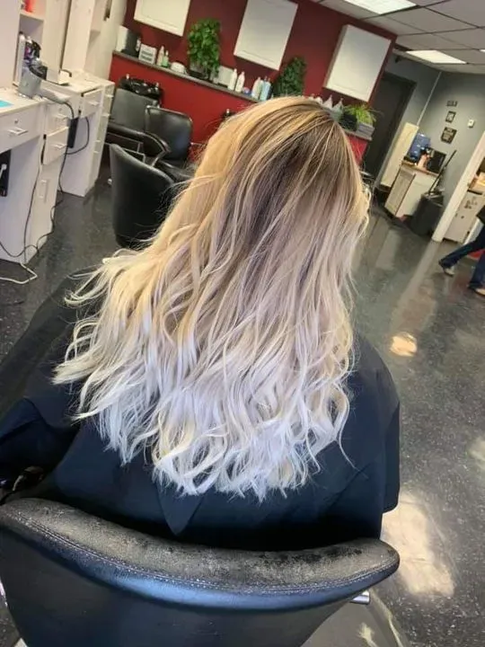 https://cdn.salonspotlight.com/photos/edVZj1dY3yOaBEDIxlba/221bc264-6bb7-4ae3-b8e8-4fa829971aea_720x720