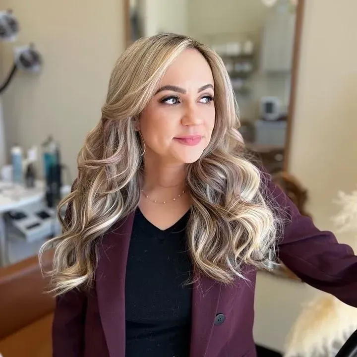 https://cdn.salonspotlight.com/photos/edZkpT56igCNkJeQJ7ma/317822de-3c43-4ec4-bfb7-602372a05ab4_720x720
