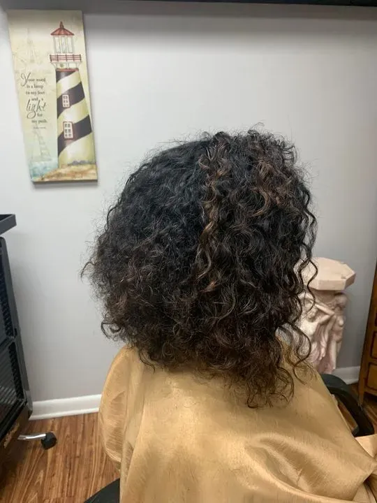 https://cdn.salonspotlight.com/photos/eeEM2qQgI8W22iS3WPMl/c98812d2-3df8-49c0-b577-866a0c58e09b_720x720