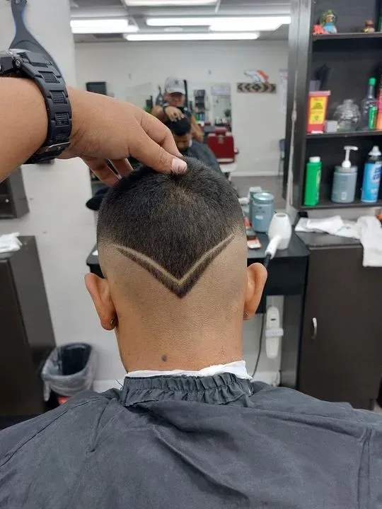 https://cdn.salonspotlight.com/photos/eg3oLHqovBQAWPLeUImU/09bf8cc5-680b-4d2c-91eb-5395293ad36c_720x720