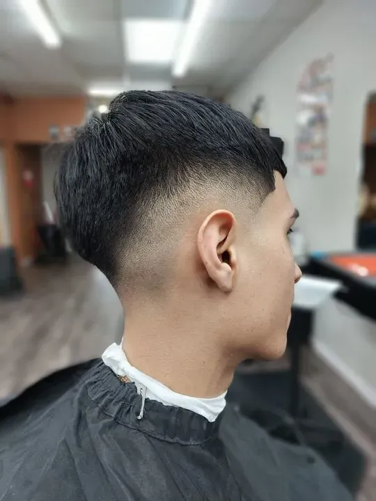 https://cdn.salonspotlight.com/photos/eg3oLHqovBQAWPLeUImU/fe384908-0768-4be6-9ad0-8ad5b2fa9d66_720x720