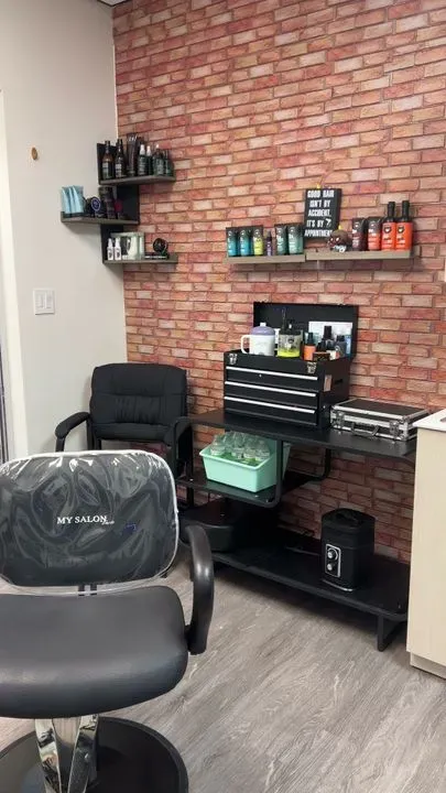 https://cdn.salonspotlight.com/photos/egDDzWQyPZARoTMbfg8i/fea876ee-b2a5-490c-a363-1b4c430fea65_720x720