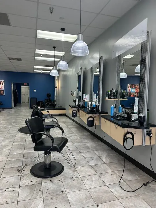 https://cdn.salonspotlight.com/photos/egTtxV4v4LQdkCZECd7M/8d99e9ea-13ac-4323-bf84-617a01052771_720x720