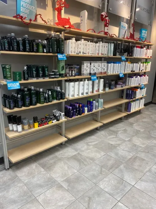 https://cdn.salonspotlight.com/photos/egTtxV4v4LQdkCZECd7M/fcd774cc-81ad-47d4-b6c3-3b1ce72516f0_720x720