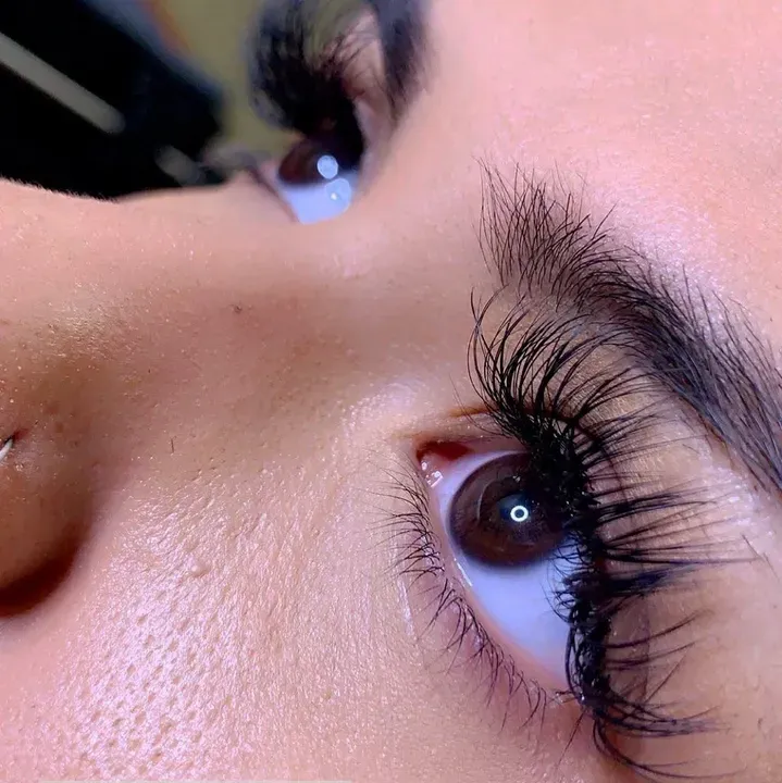 https://cdn.salonspotlight.com/photos/ehrK9RexBhhRWx2UarDD/a9890928-228f-4dc5-9d8b-55931adc7853_720x720