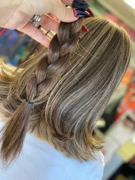 https://cdn.salonspotlight.com/photos/ehsjrh2IbT7fCoJszwSR/6a49ef5c-15b8-418c-8dcf-f41dbd381b3e_720x720