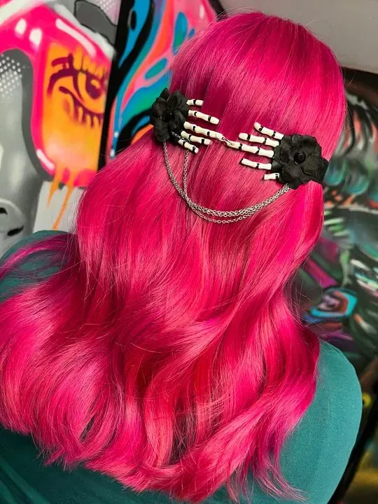 https://cdn.salonspotlight.com/photos/ehsjrh2IbT7fCoJszwSR/cf7415d6-beed-4ae3-9fdc-9bf79c0644f2_720x720