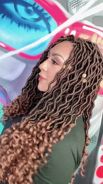 https://cdn.salonspotlight.com/photos/ehsjrh2IbT7fCoJszwSR/d3e9c05d-0ec0-4c20-a506-8d4f3c4403a6_720x720