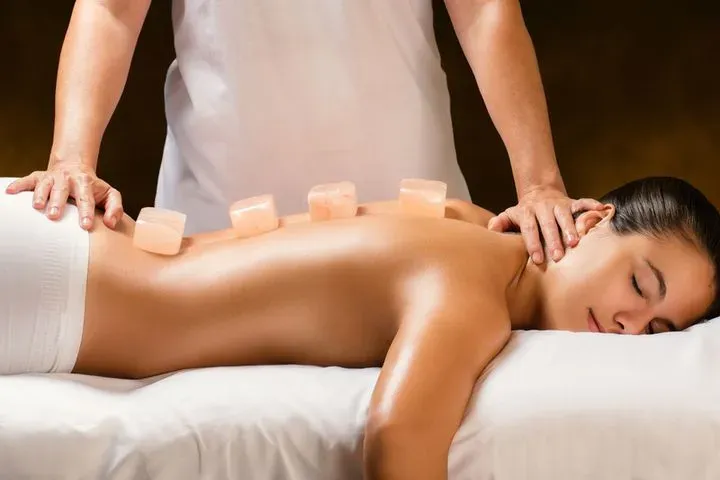 https://cdn.salonspotlight.com/photos/ehwzzevErT0JcooOn6UR/17f0e3e6-8566-4b5d-85b2-474098bf3bf8_720x720