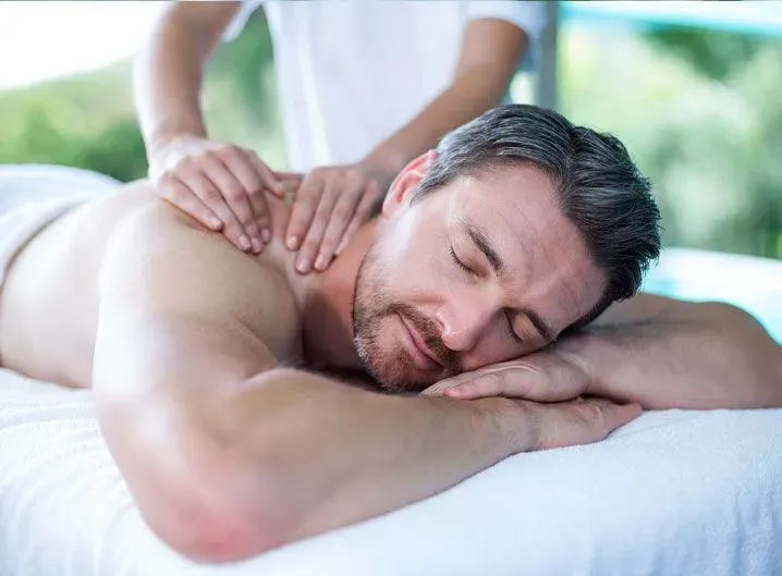 https://cdn.salonspotlight.com/photos/ek9Bv5Q6Wp5JVITWY30V/2fd3ffa9-af16-41f4-9c26-fecbeb0b7202_720x720