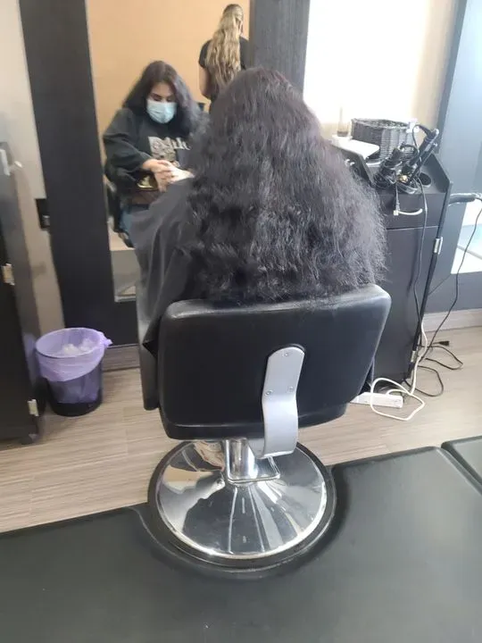 https://cdn.salonspotlight.com/photos/el19aE5fMWnUN416sshW/2775b5f6-d2e6-470d-b123-56252be244c4_720x720