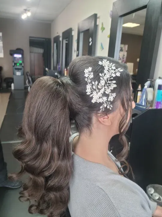 https://cdn.salonspotlight.com/photos/el19aE5fMWnUN416sshW/596fba7f-4cdb-4b5f-a08d-829eb6558bb6_720x720