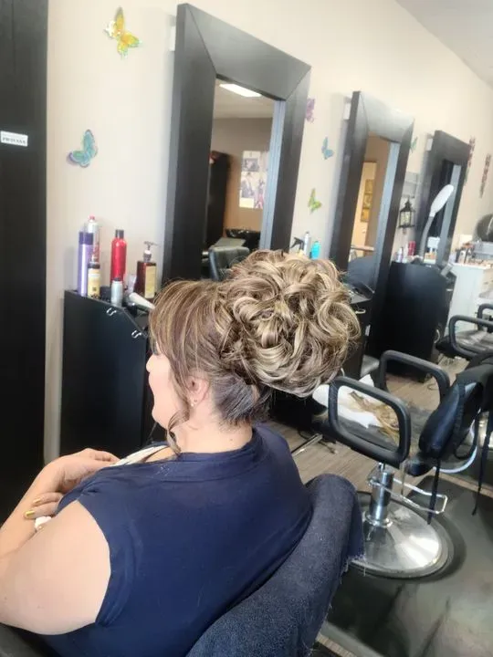 https://cdn.salonspotlight.com/photos/el19aE5fMWnUN416sshW/b81ad334-0003-481a-a451-8dff820a7ebf_720x720