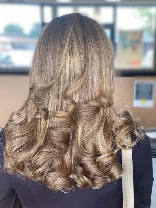 https://cdn.salonspotlight.com/photos/el19aE5fMWnUN416sshW/cd7e9a7e-3b94-4baf-a5b8-500a7131061b_720x720