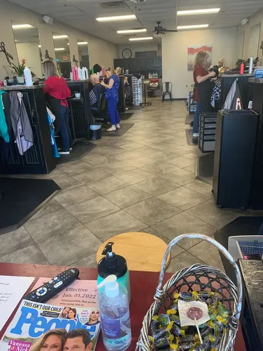 https://cdn.salonspotlight.com/photos/endDnZwBExfPl3Z50zuS/a4f92dbe-5251-46b6-88ed-59f6cd66cf4c_720x720