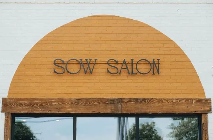 https://cdn.salonspotlight.com/photos/epbd6t8KUBRcKwRUCvMj/77869dfa-c168-4efe-a51c-fd000bcba865_720x720