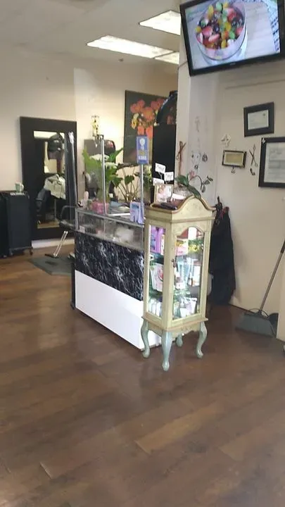 https://cdn.salonspotlight.com/photos/eqsIYTNQoGIPq4HmQpAr/8b17ced9-faa6-4a37-ba5b-9d182f5a1657_720x720