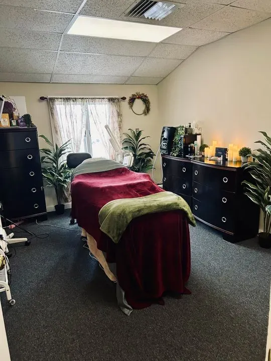 https://cdn.salonspotlight.com/photos/eqzcOnPHVSeiHB0sLyAX/21d854e1-2f1c-4cb8-8dd5-853c0adaf82e_720x720