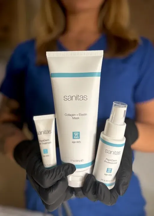 https://cdn.salonspotlight.com/photos/erNmaWizpGmTStzVM2N3/72b26557-9c5b-4621-b3e2-3e0bda07e4fb_720x720