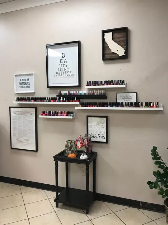https://cdn.salonspotlight.com/photos/erkBpFRkrEL98yGYDi81/54ff7fb2-6b0d-4936-b489-004436703499_720x720