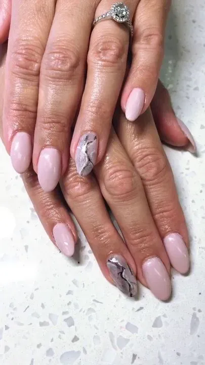https://cdn.salonspotlight.com/photos/erkBpFRkrEL98yGYDi81/75b6e4ad-85ab-4957-9a19-8d2b0b65c67d_720x720