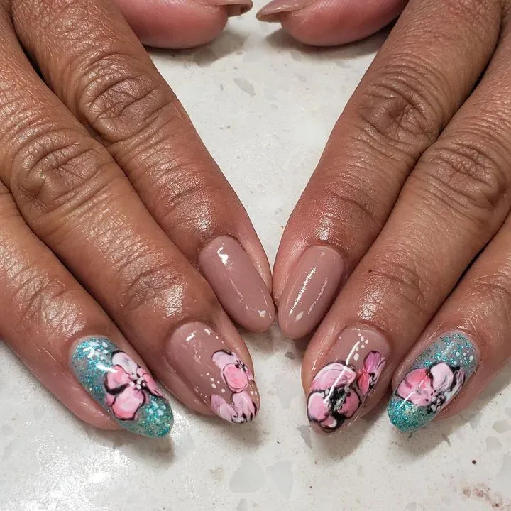https://cdn.salonspotlight.com/photos/erkBpFRkrEL98yGYDi81/b0b3377d-d288-4693-af99-1ac8b3b4e1fd_720x720