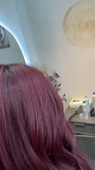 https://cdn.salonspotlight.com/photos/esUUPndlUXiC6A6L4gdM/3a6fa9c9-bcca-48d0-8974-0df435759085_720x720