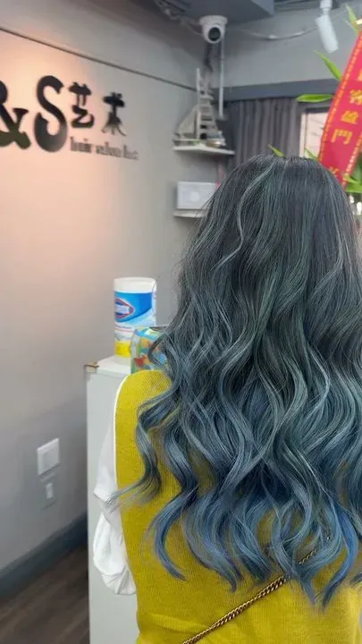 https://cdn.salonspotlight.com/photos/esUUPndlUXiC6A6L4gdM/b757dcfa-e0c0-4c7a-9113-4dadf6a50385_720x720