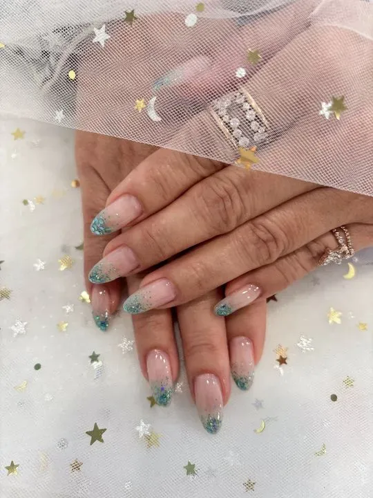https://cdn.salonspotlight.com/photos/ewhphaVFVj8AJUhjLLdZ/75bcf032-a801-4648-89d2-84c78086600c_720x720