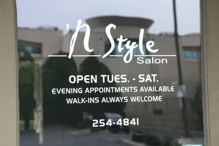 https://cdn.salonspotlight.com/photos/eydCVMT84fXYzla8FM4X/0055e4d3-bbb6-47f7-91e3-89932a9da3cd_720x720