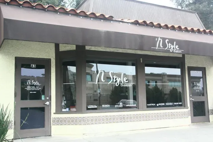 https://cdn.salonspotlight.com/photos/eydCVMT84fXYzla8FM4X/846a1560-9248-426a-8adc-11c72492d9b4_720x720