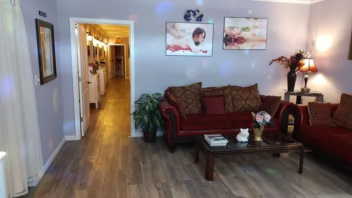 https://cdn.salonspotlight.com/photos/eyhrDJnWC6GG5SQ7jx99/02117be7-b6d7-4718-b9f4-ba341bd9eb03_720x720