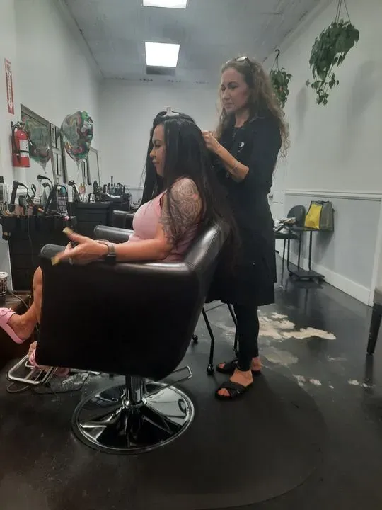https://cdn.salonspotlight.com/photos/ezm11aObxXL8pvwNRJaE/9822da80-45df-4dac-a937-21ddae79bbf2_720x720