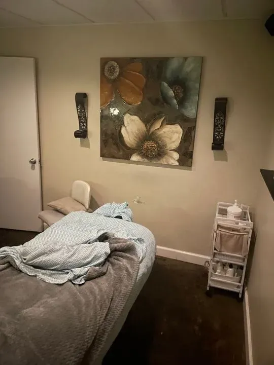 https://cdn.salonspotlight.com/photos/f1NUpTRyrXLkqNjStZAV/546b8501-cdad-49ae-b2c7-26df42191ed5_720x720