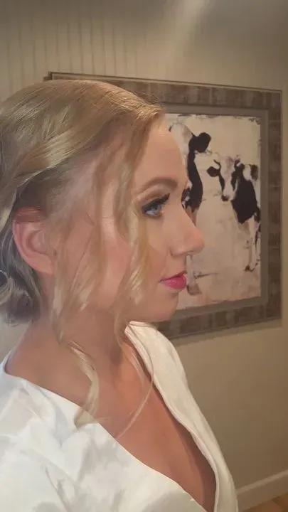https://cdn.salonspotlight.com/photos/f1NUpTRyrXLkqNjStZAV/5fcfecdf-4690-45c1-9740-55921c03a13f_720x720