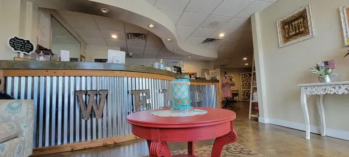 https://cdn.salonspotlight.com/photos/f1NUpTRyrXLkqNjStZAV/d3ba8fe7-0b13-463d-9fc3-94df47ca0b51_720x720