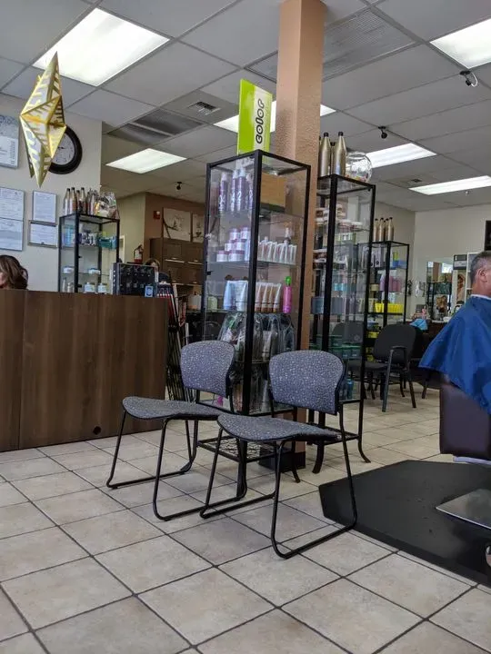https://cdn.salonspotlight.com/photos/f28Xx5DsnXO4Emha7tUo/344cf0c1-f6c8-4819-85d6-f2ef1af26cd0_720x720