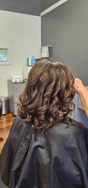 https://cdn.salonspotlight.com/photos/f4D4En06AsYb8JlZZ5UW/9c0f0108-2074-4599-ae59-f62e276aabfd_720x720