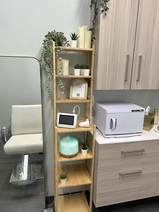 https://cdn.salonspotlight.com/photos/f4bFEuSBOfdlDoevioyV/f66695fe-fb04-4378-96fc-a22d83db3bee_720x720