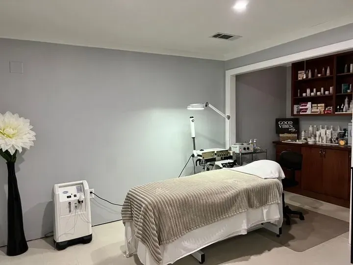 https://cdn.salonspotlight.com/photos/f4lKzqgQXuvrQxXgl5S8/2c6c66f8-b2e2-457b-a5eb-62d1e2242d6a_720x720