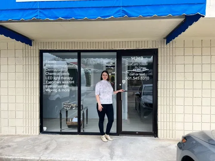 https://cdn.salonspotlight.com/photos/f4lKzqgQXuvrQxXgl5S8/b54057ef-0652-48ec-9a64-7ca712b13494_720x720